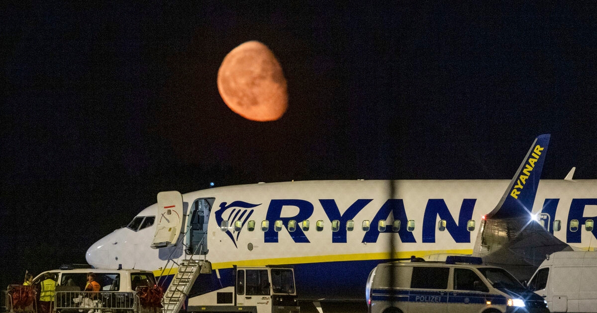 Ryanair confirms Christmas Eve Flights turned into Santa watch missions at 30,000 Feet