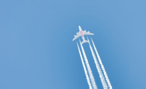 10-things-avgeeks-absolutely-hate-when-an-airplane-flies-over